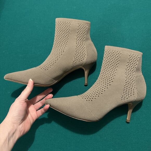 Charles by Charles David Women’s Grey Knit Ankle Booties Size 9M - Picture 3 of 9